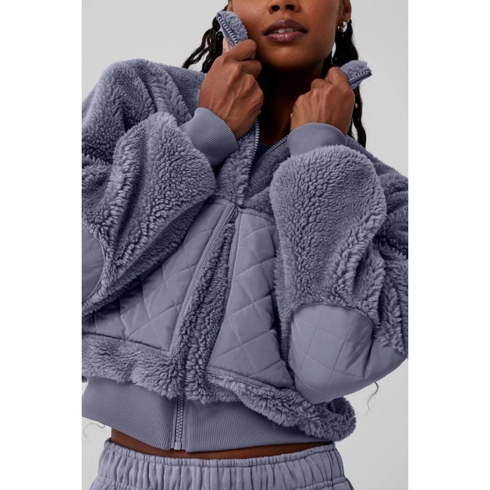 Alo Yoga Sherpa Edge Bomber Fog S - Picture 4 of 16